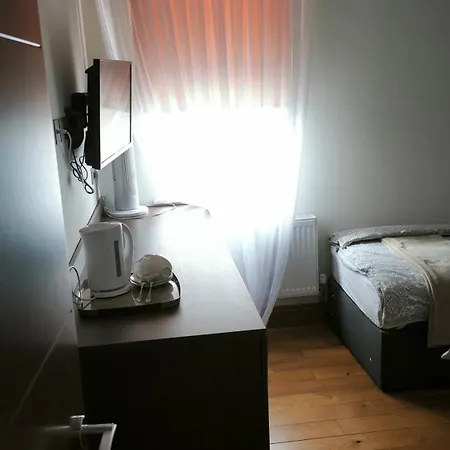 Oyo The Kilburn Arms Bed & Breakfast London Exterior photo