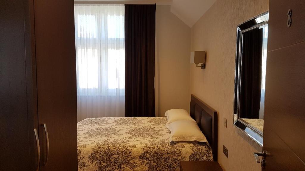 Oyo The Kilburn Arms Bed & Breakfast